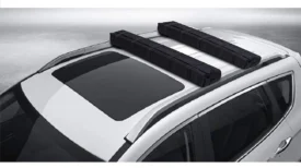 Coussins installés sur toit de voiture pour transport de kayak