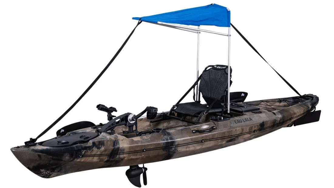 Pare-soleil-eaulala-simple Pare-soleil pour kayak installé sur un kayak à pédales